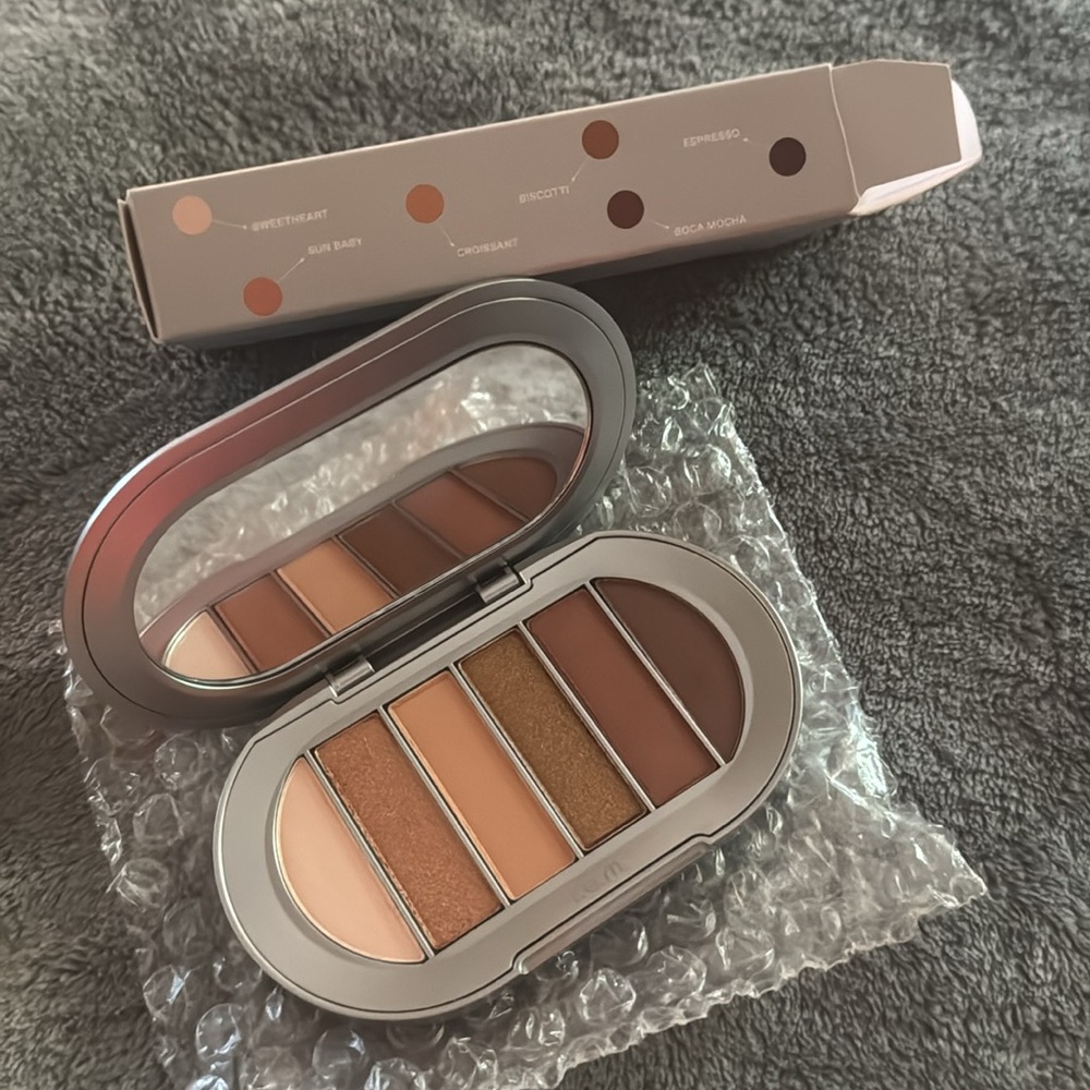 *NEW* R.E.M. Beauty Midnight Shadows Palette